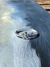 Load image into Gallery viewer, silver flower ring
