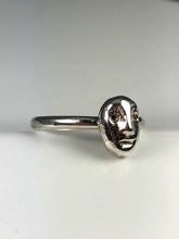 Load image into Gallery viewer, face ring I in silver
