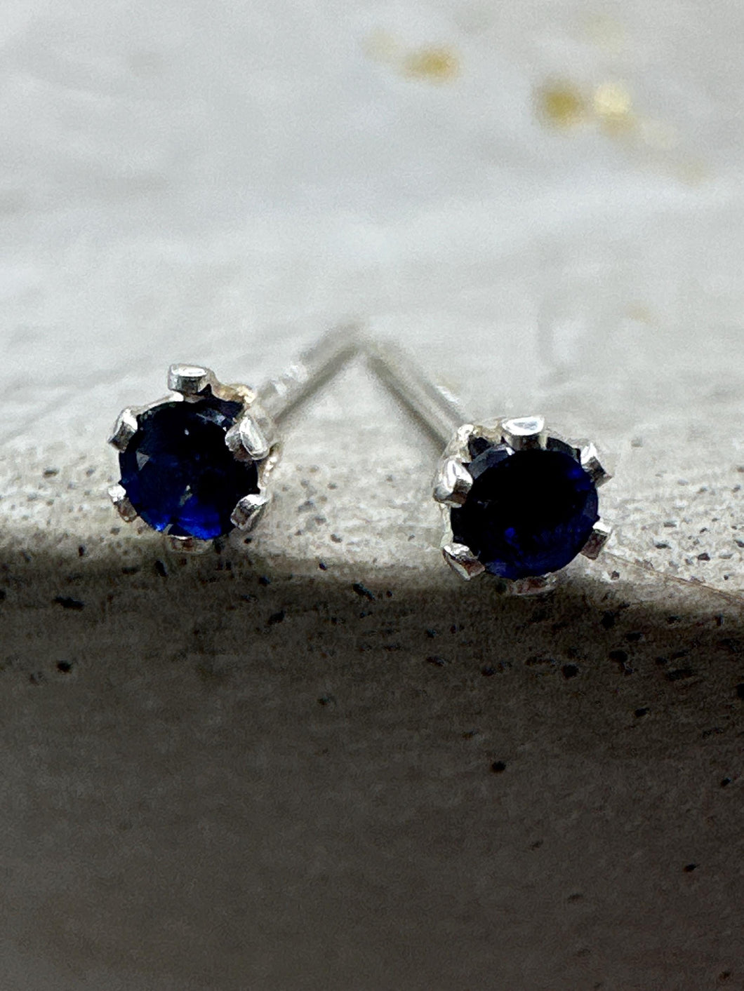blue sapphire stud earrings - 2mm