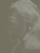 Load image into Gallery viewer, Tiny star earrings

