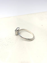 Load image into Gallery viewer, face ring I in silver
