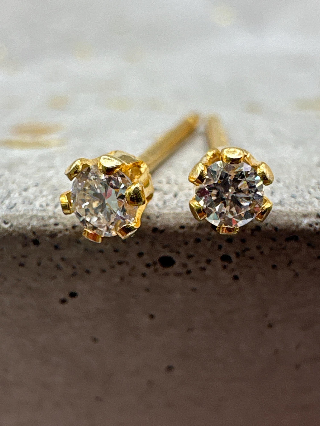 white diamond stud earrings in gold - 2mm