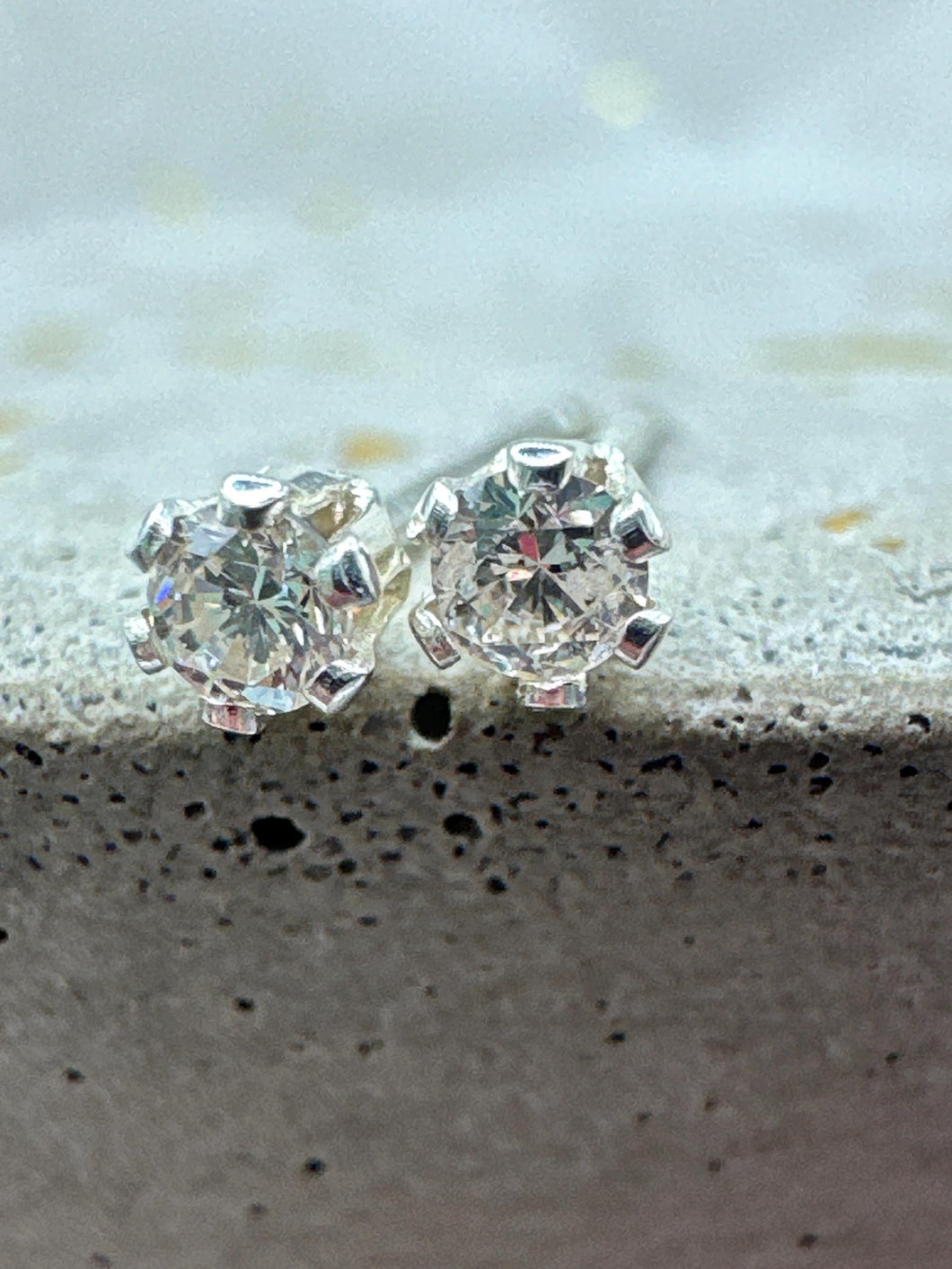 white diamond stud earrings - 2mm