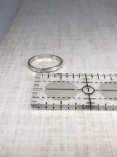 Load image into Gallery viewer, silver flower ring with flat band
