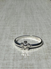 Load image into Gallery viewer, silver flower ring
