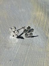 Load image into Gallery viewer, tiny flower stud earrings

