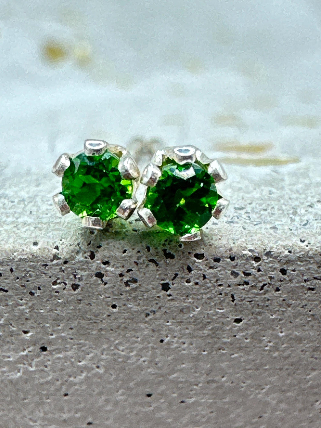 chrome diopside stud earrings - 2mm