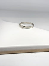 Load image into Gallery viewer, silver flower ring with flat band
