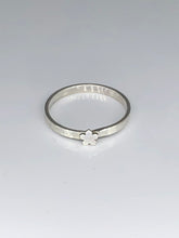 Load image into Gallery viewer, silver flower ring with flat band
