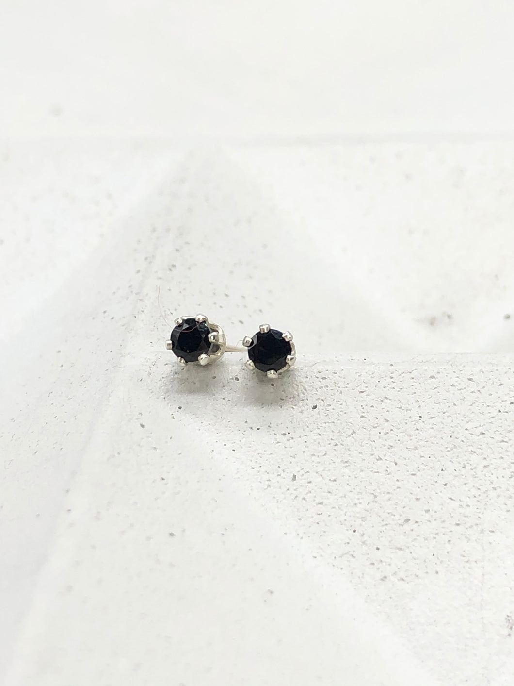 black spinel stud earrings - 3mm