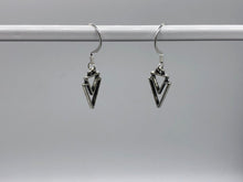 Load image into Gallery viewer, Silver tone drop earrings
