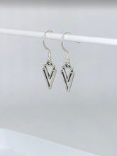 Load image into Gallery viewer, Silver tone drop earrings
