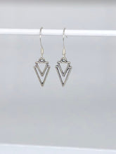 Load image into Gallery viewer, Silver tone drop earrings
