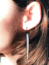 Load image into Gallery viewer, blue and white crackle spike earrings
